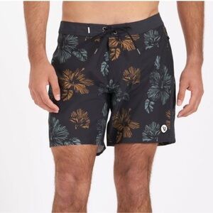 Vuori Men's peak board Shorts